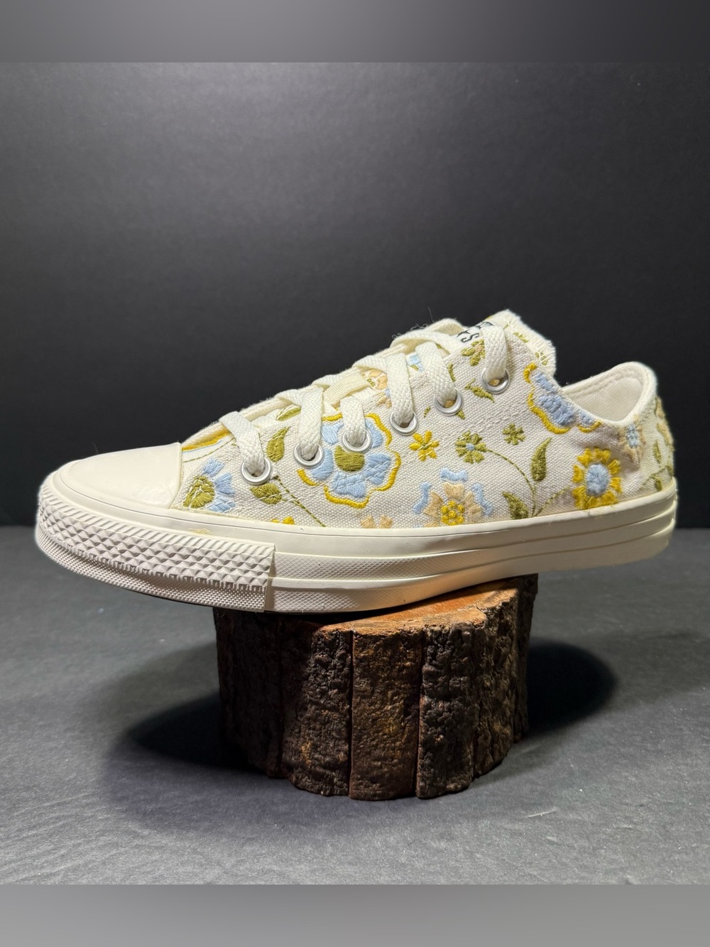 Converse Chuck Taylor Low Retro Sneakers Women’s Embroidered Floral Print Size-8